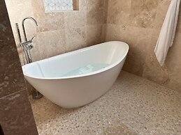 Giovanni Beachfront Community w Pools