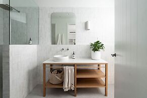 Rubus Green Berry - by Linnaeus Collection
