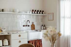 Moraea Farm Suite in Berry