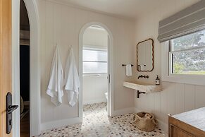 Moraea Farm Suite in Berry