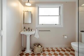 Moraea Farm Suite in Berry