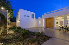 VIP Villa Panoramic Seaview Close to Beaches