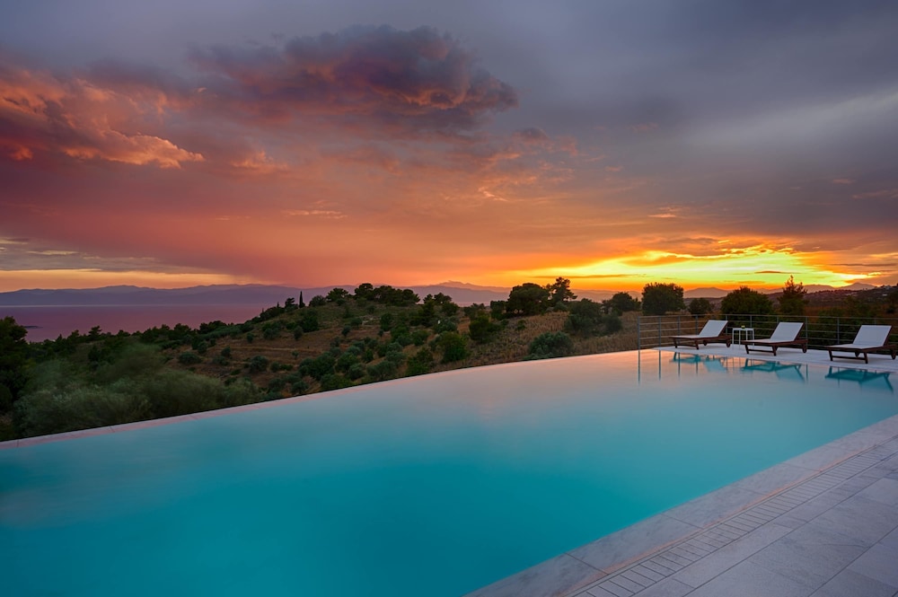VIP Villa Panoramic Seaview Close to Beaches