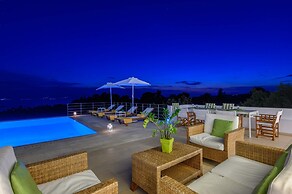 VIP Villa Panoramic Seaview Close to Beaches