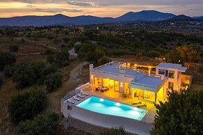 VIP Villa Panoramic Seaview Close to Beaches