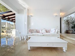Perfect Seaside Villa Large Pool Boat Dock