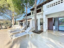 Perfect Seaside Villa Large Pool Boat Dock
