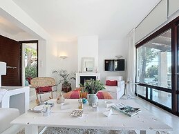 Perfect Seaside Villa Large Pool Boat Dock