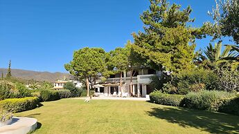 Perfect Seaside Villa Large Pool Boat Dock