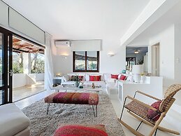 Perfect Seaside Villa Large Pool Boat Dock