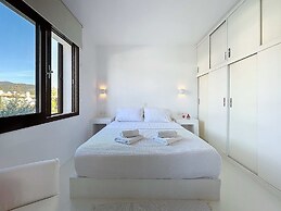 Perfect Seaside Villa Large Pool Boat Dock