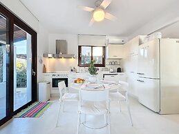 Perfect Seaside Villa Large Pool Boat Dock