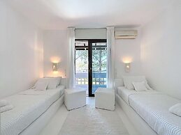 Perfect Seaside Villa Large Pool Boat Dock
