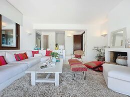 Perfect Seaside Villa Large Pool Boat Dock