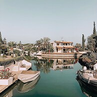 Perfect Seaside Villa Large Pool Boat Dock