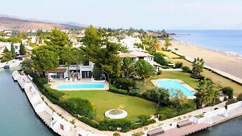 Perfect Seaside Villa Large Pool Boat Dock