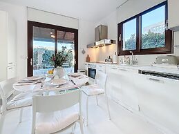 Perfect Seaside Villa Large Pool Boat Dock