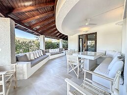 Perfect Seaside Villa Large Pool Boat Dock
