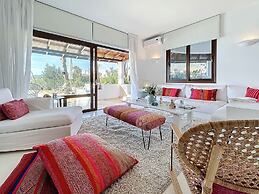Perfect Seaside Villa Large Pool Boat Dock