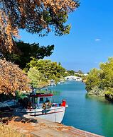 Perfect Seaside Villa Large Pool Boat Dock