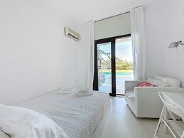 Perfect Seaside Villa Large Pool Boat Dock