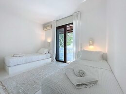 Perfect Seaside Villa Large Pool Boat Dock