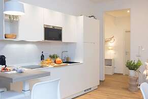 Colosseum Holidays - Three-bedroom Apartment