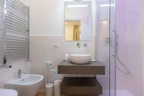 Colosseum Holidays - Three-bedroom Apartment