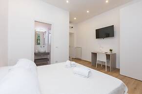 Colosseum Holidays - Three-bedroom Apartment