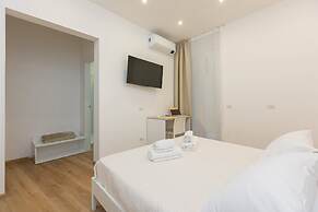 Colosseum Holidays - Three-bedroom Apartment