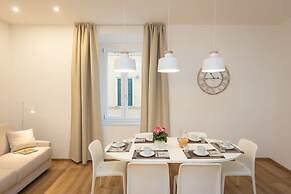 Colosseum Holidays - Three-bedroom Apartment