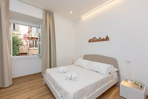Colosseum Holidays - Three-bedroom Apartment