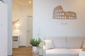 Colosseum Holidays - Three-bedroom Apartment