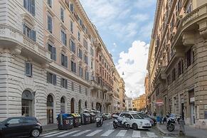 Colosseum Holidays - Three-bedroom Apartment