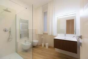 Colosseum Holidays - Three-bedroom Apartment