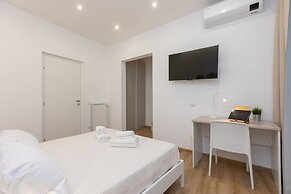Colosseum Holidays - Three-bedroom Apartment