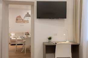 Colosseum Holidays - Three-bedroom Apartment