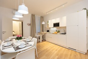 Colosseum Holidays - Three-bedroom Apartment