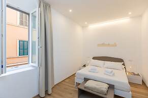 Colosseum Holidays - Three-bedroom Apartment