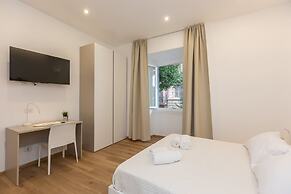 Colosseum Holidays - Three-bedroom Apartment