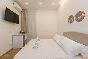 Colosseum Holidays - Three-bedroom Apartment