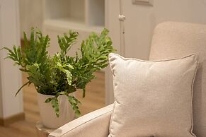 Colosseum Holidays - Three-bedroom Apartment