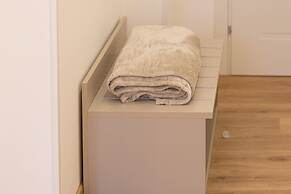 Colosseum Holidays - Three-bedroom Apartment