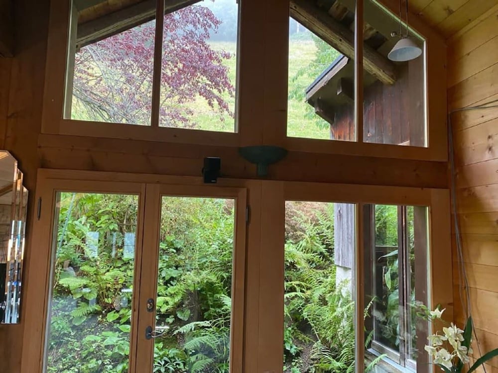 5 BR Gstaad Paradise View Chalet With Outdoor Jacuzzi