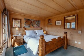 5 BR Gstaad Paradise View Chalet With Outdoor Jacuzzi