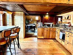 5 BR Gstaad Paradise View Chalet With Outdoor Jacuzzi