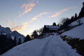 5 BR Gstaad Paradise View Chalet With Outdoor Jacuzzi