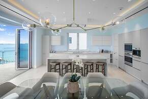 Oceanfront Penthouse and Patio at ONE Cable Beach
