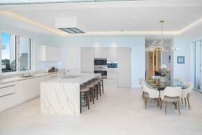 Oceanfront Penthouse and Patio at ONE Cable Beach