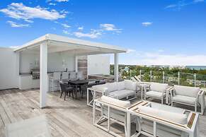 Oceanfront Penthouse and Patio at ONE Cable Beach